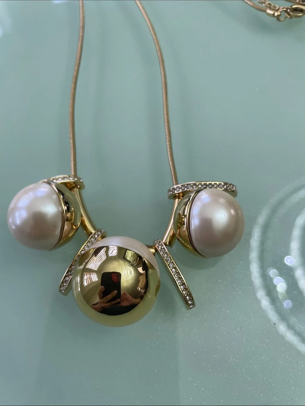 Kate Spade New York Pendant in gold with pearls long chain.